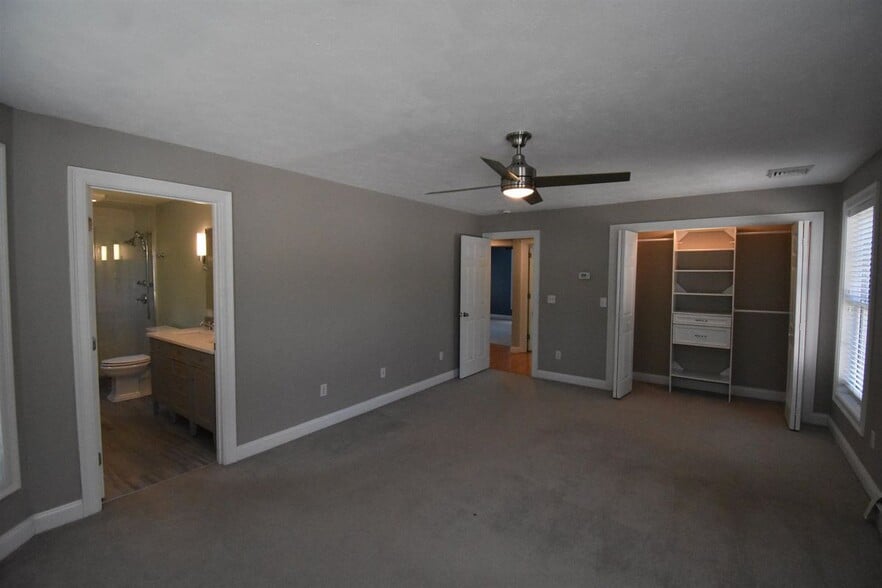 Building Photo - 2246 Elm St