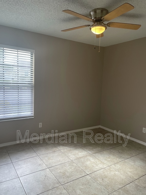 Building Photo - 223 Arbor Cir