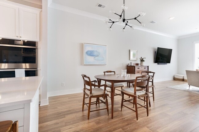 Building Photo - 1515 Martel St