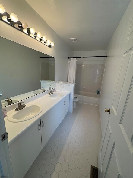 Building Photo - 10 Starboard Ct