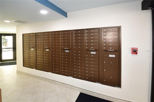 Building Photo - 690 Island Way