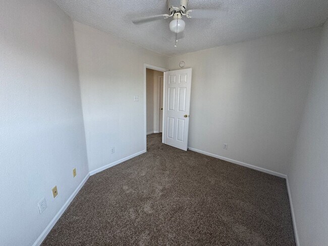 Building Photo - 1209 Porchester Ln