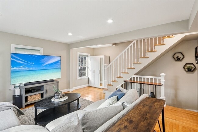 Building Photo - 39 Forest St