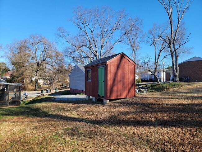 Building Photo - 2 Bedroom 1 Bathroom House