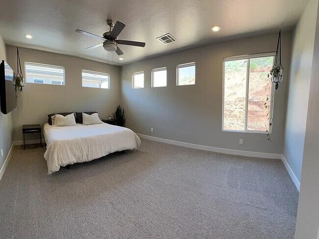Building Photo - 438 N Stone Mountain Dr
