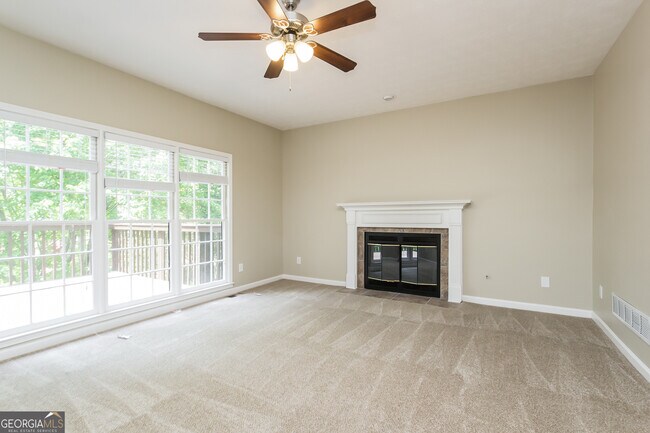 Building Photo - 660 Scenic View