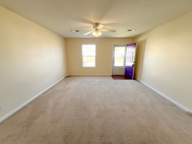 Building Photo - 528 Luxury Dr
