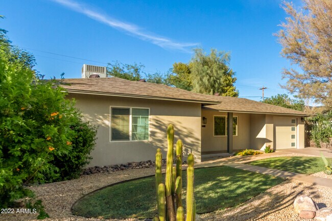 Building Photo - 1106 W Glenrosa Ave