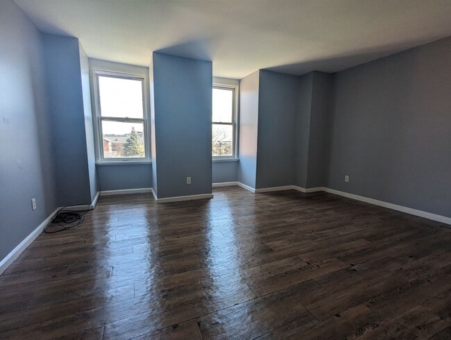 Building Photo - 3 School St