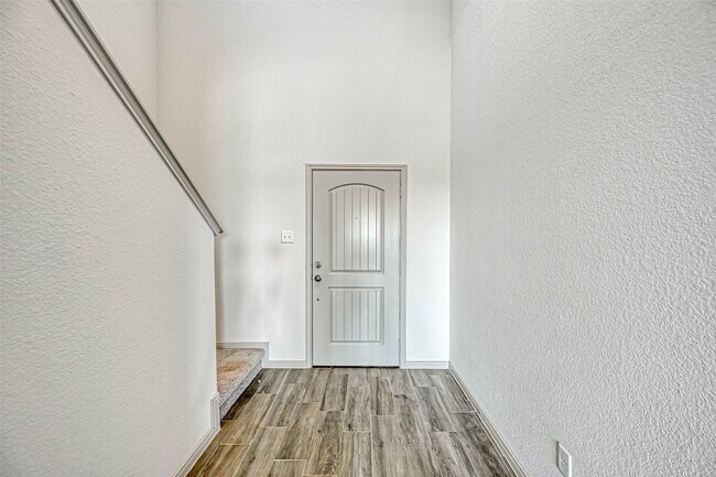 Building Photo - 7910 Cypress Country Dr