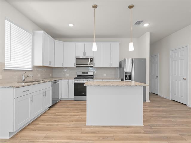 Building Photo - 803 Goldenrod Ln