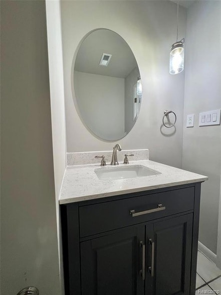 Building Photo - 521 E University Dr