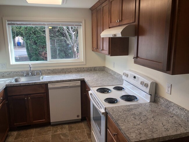 Building Photo - Total Remodel! Two Bedroom Duplex in North Salem