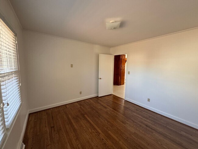 Building Photo - Available to Show