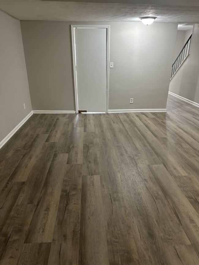 Building Photo - 127 Eaglewood Way