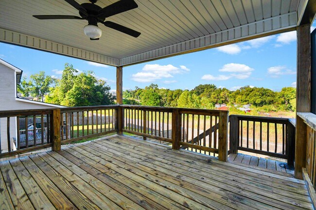 Building Photo - Pet Friendly Four Bedroom with Basement!
