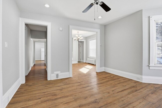 Building Photo - 5 Bedroom House in Manitowoc