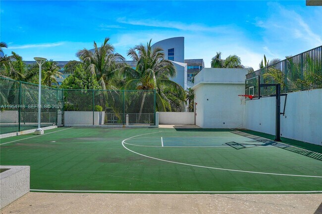 Building Photo - 3029 NE 188th St