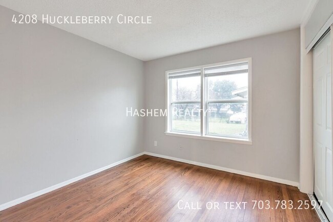 Building Photo - 4208 Huckleberry Cir