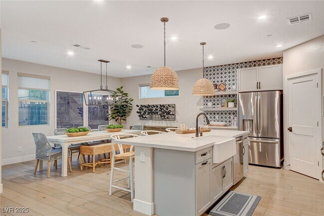 Building Photo - 3209 Vittoria Ave