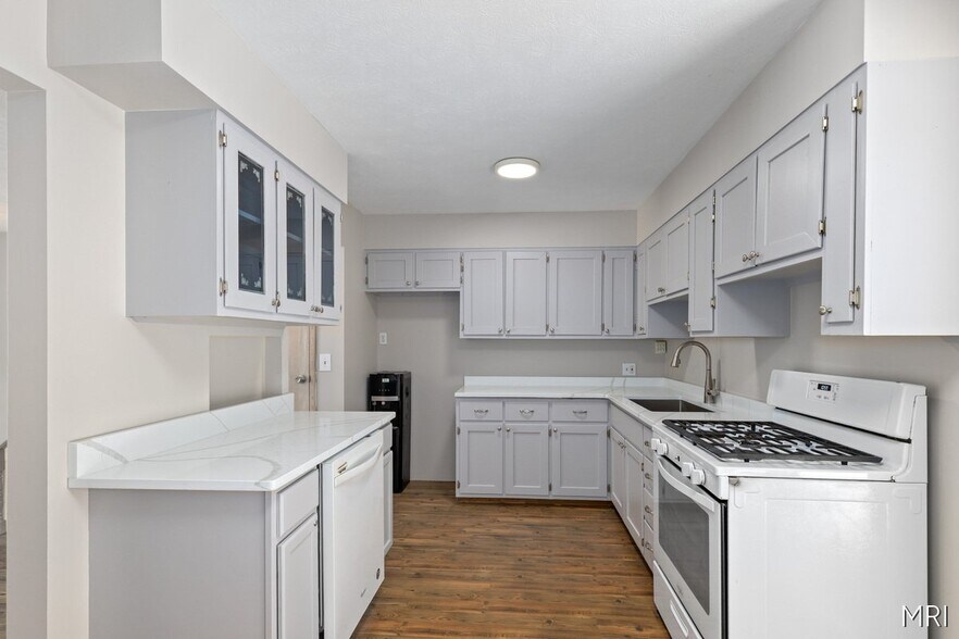 Building Photo - 301 Stadium Dr