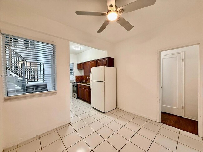 Building Photo - 610 12th St