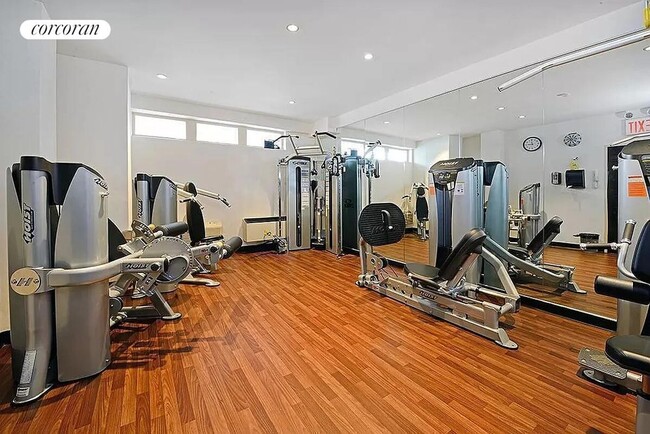 Building Photo - 300 E 40th St