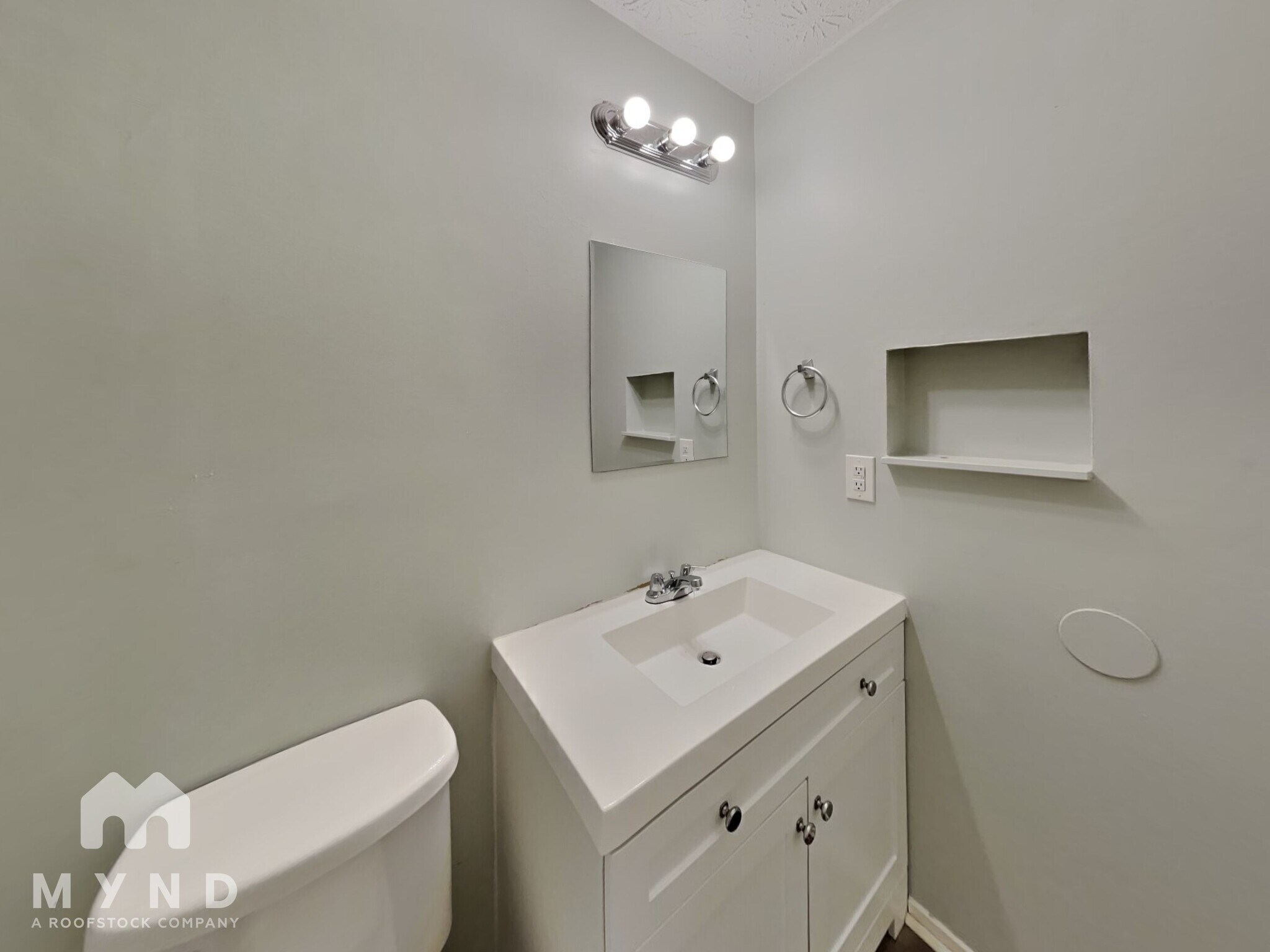 Building Photo - 5906 Pineglen Ct