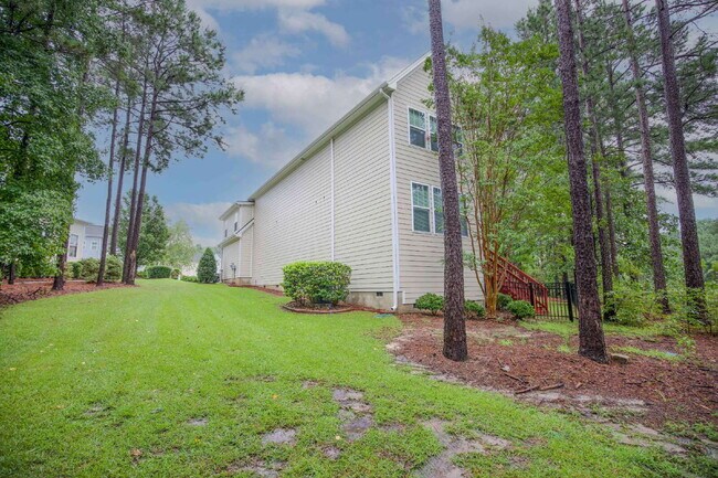 Building Photo - Charming 3 bed, 2.5 bath home with bonus t...