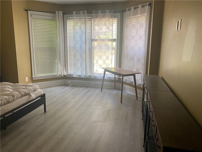 Building Photo - 3816 Chamblee Dunwoody Rd