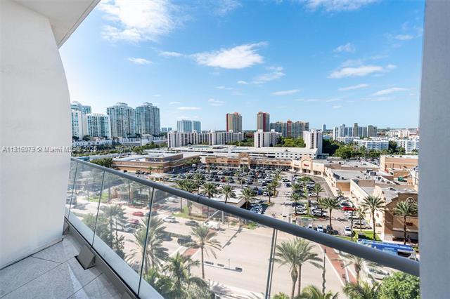 Building Photo - 16901 Collins Ave