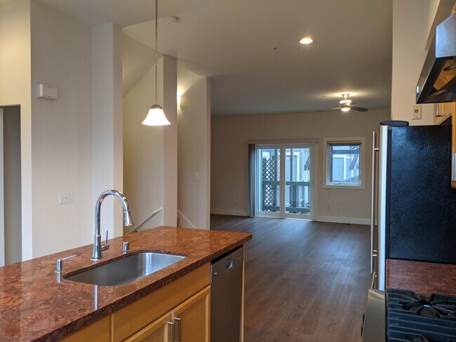 Building Photo - z-053025-Urbane Townhomes
