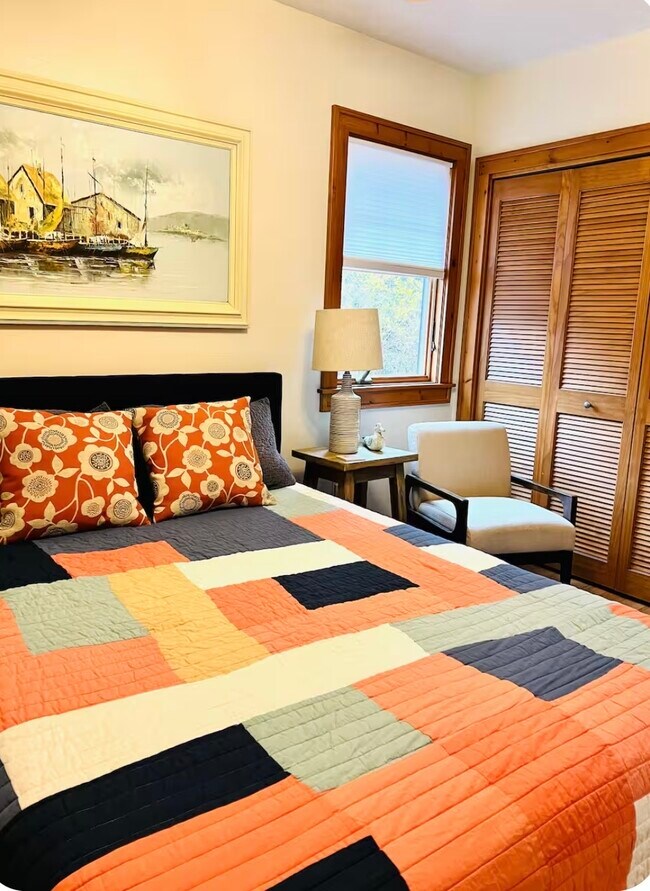 Building Photo - 520 S Maple St