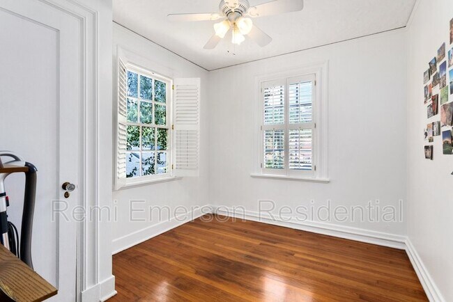 Building Photo - 732 Edgewater Dr