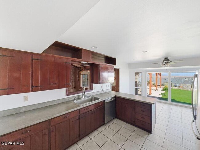 Building Photo - 9000 Rancich St