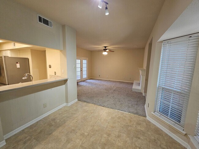 Building Photo - 2 story condo with garage