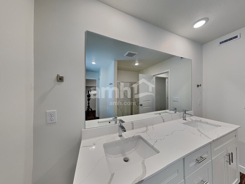 Building Photo - 8973 S John Annie Ln