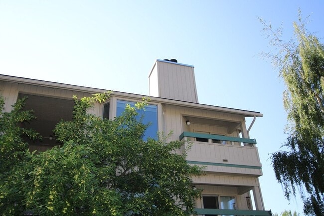 Building Photo - 2 Bed, 2 Bath Furnished Condo in East Anchorage!