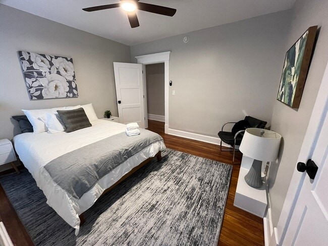 Building Photo - Dennison Ave 866-868 CR