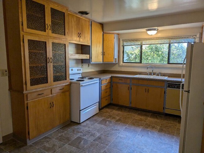 Building Photo - 2055 NW Beca Ave