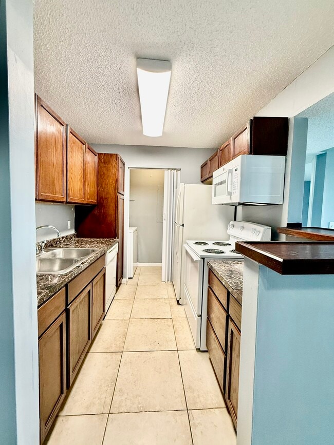 Building Photo - 455 Alt 19