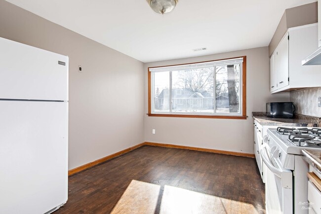 Building Photo - 480 W Grand Ave