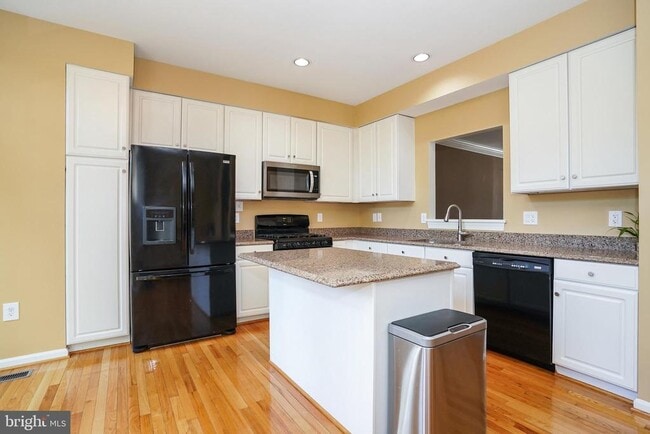 Building Photo - 2243 Journet Dr