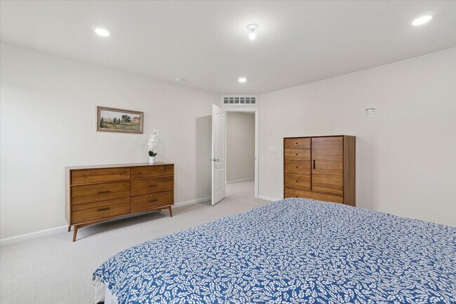 Building Photo - 737 Haywood Dr