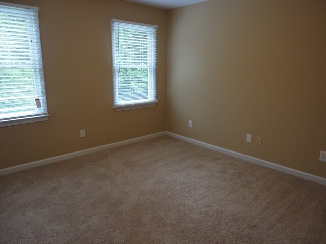 Building Photo - 623 Chesterfield Dr