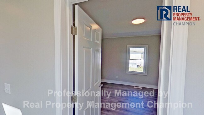 Building Photo - Updated 3 BD/1.5 BA Home in the Heart of Downtown Wilmington