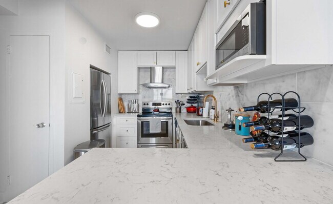 Building Photo - 1550 N Lake Shore Dr