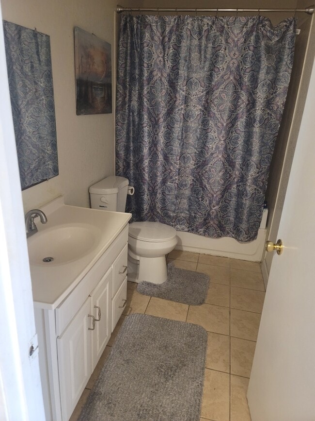 Building Photo - 220 Cherokee Ct
