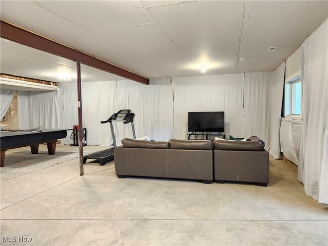 Building Photo - 7830 Hunting Lake Dr