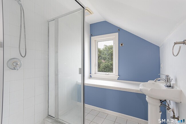 Building Photo - 16 Burwood Ave